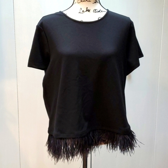 Black with faux fur Hem  women's top Short sleeve Sz.Extra Large - Picture 1 of 4